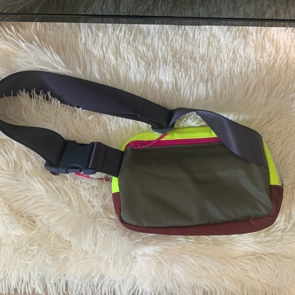 ❌SOLD❌ Lululemon everywhere belt bag 1L - Picture 3 of 4